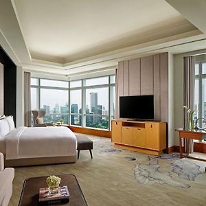 Larger Guest Room Club Lounge Access